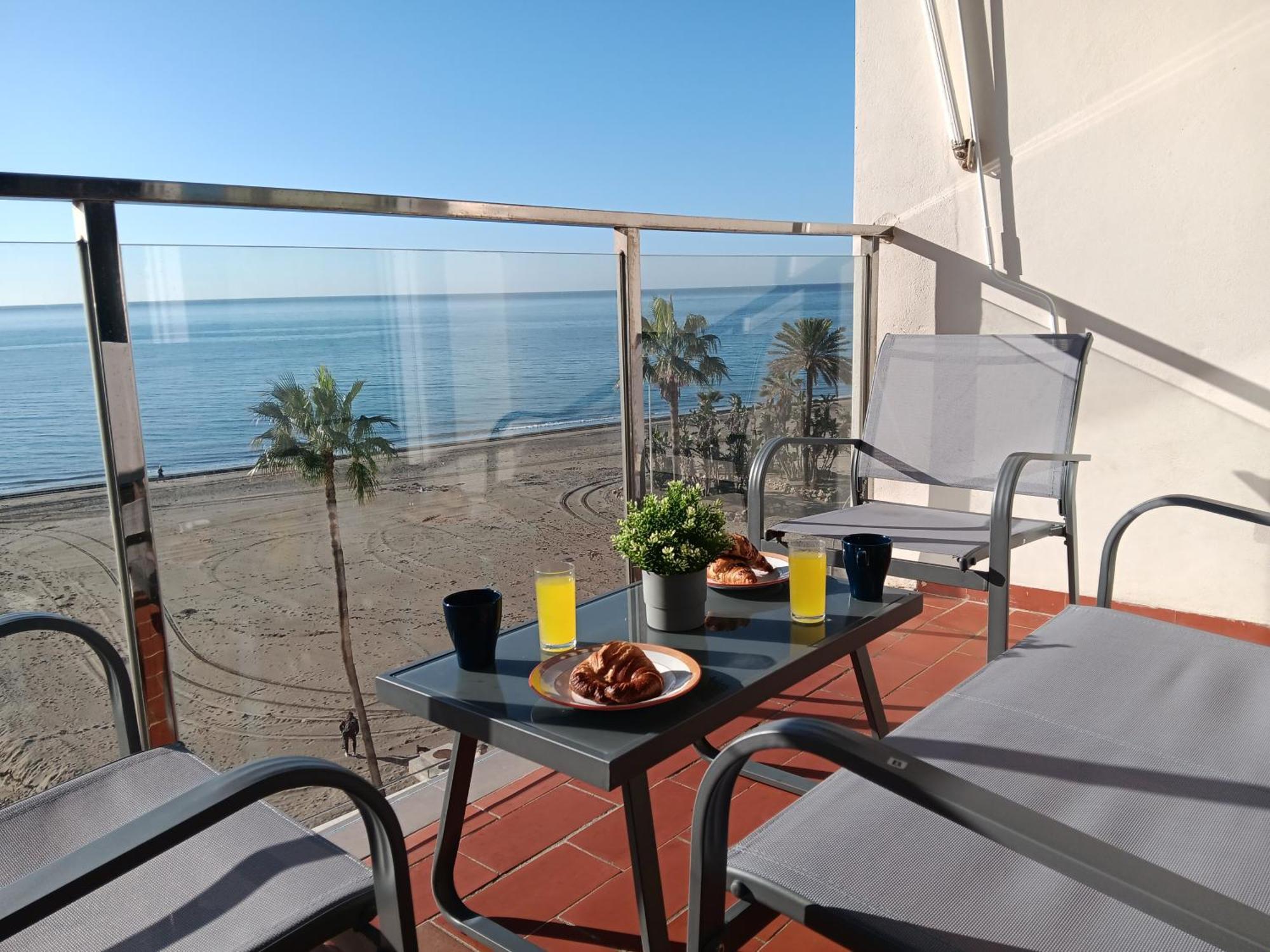 Alojamiento Iberia Playa Estepona Zewnętrze zdjęcie
